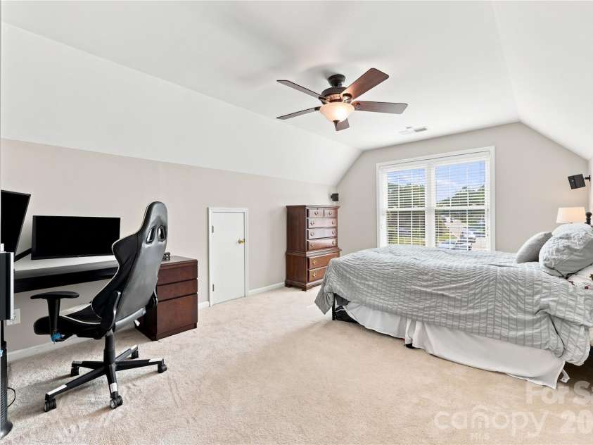 8600 Fieldcroft Drive, Charlotte, NC 28277.  MLS# CAR4401060, YatesRealty ID 37963. 