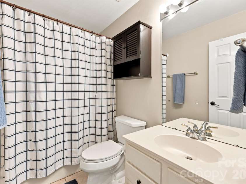 8600 Fieldcroft Drive, Charlotte, NC 28277.  MLS# CAR4401060, YatesRealty ID 37963. 
