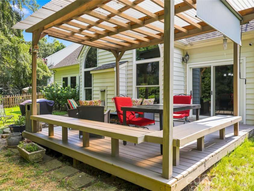 8600 Fieldcroft Drive, Charlotte, NC 28277.  MLS# CAR4401060, YatesRealty ID 37963. 