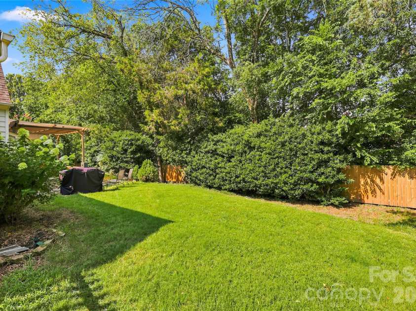 8600 Fieldcroft Drive, Charlotte, NC 28277.  MLS# CAR4401060, YatesRealty ID 37963. 