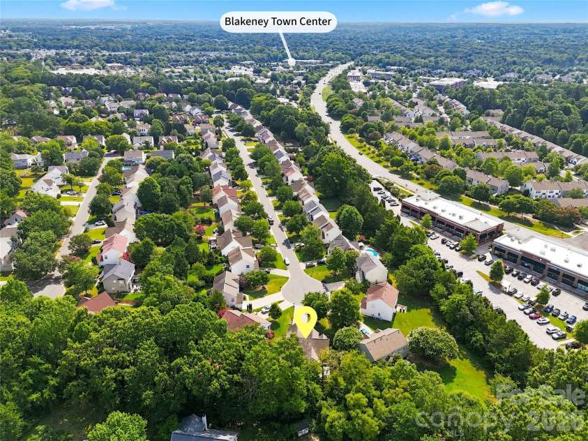 8600 Fieldcroft Drive, Charlotte, NC 28277.  MLS# CAR4401060, YatesRealty ID 37963. 