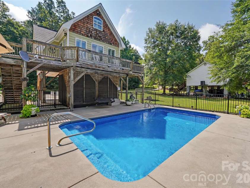 1954 White Road, Camden, SC 29020.  MLS# CAR4401638, YatesRealty ID 37965. 