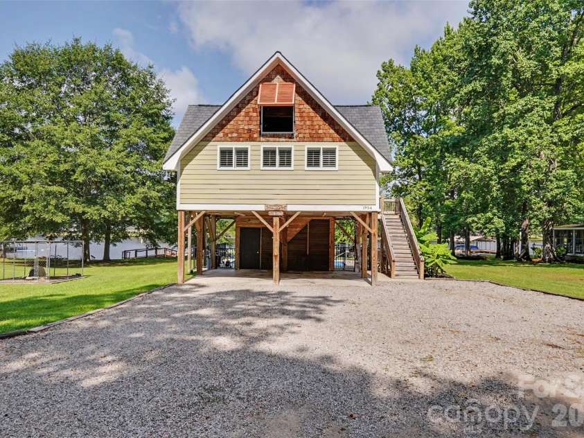 1954 White Road, Camden, SC 29020.  MLS# CAR4401638, YatesRealty ID 37965. 