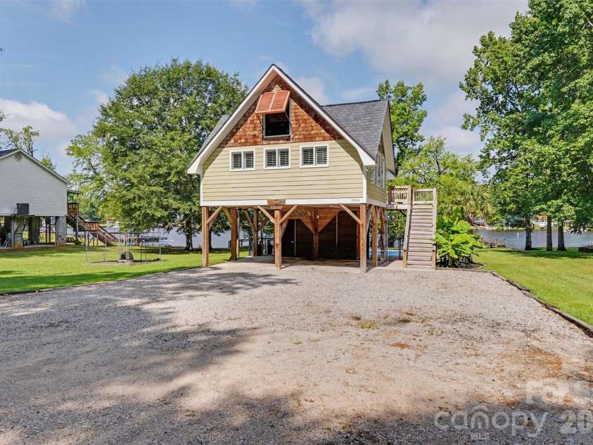 1954 White Road, Camden, SC 29020.  MLS# CAR4401638, YatesRealty ID 37965. 
