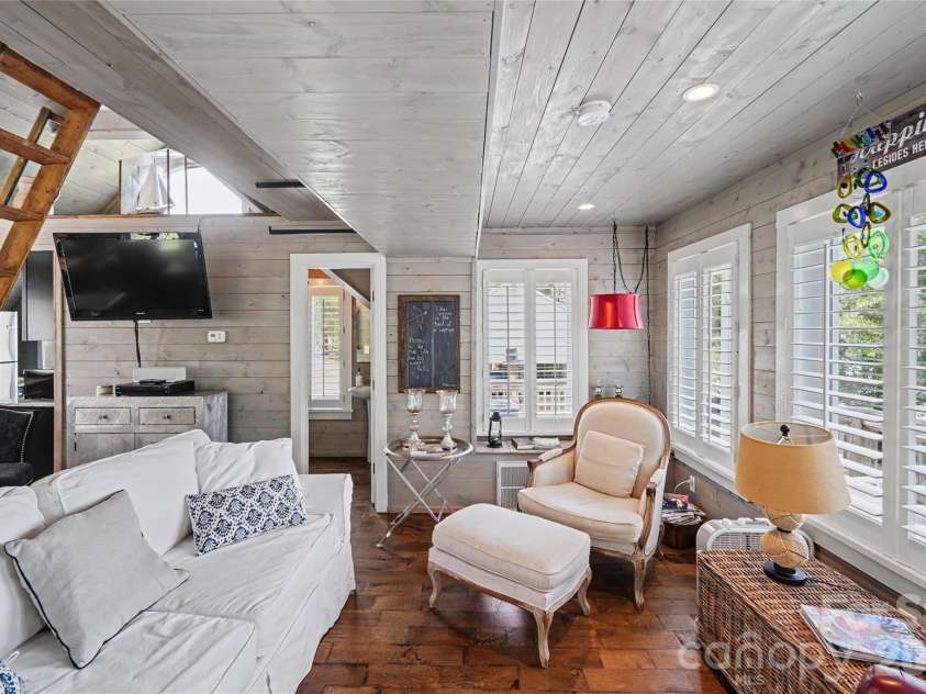 1954 White Road, Camden, SC 29020.  MLS# CAR4401638, YatesRealty ID 37965. 