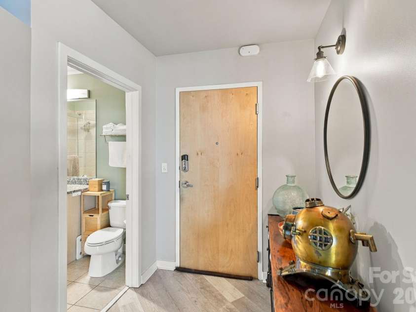 210 Church Street, Charlotte, NC 28202.  MLS# CAR4424880, YatesRealty ID 37967. 