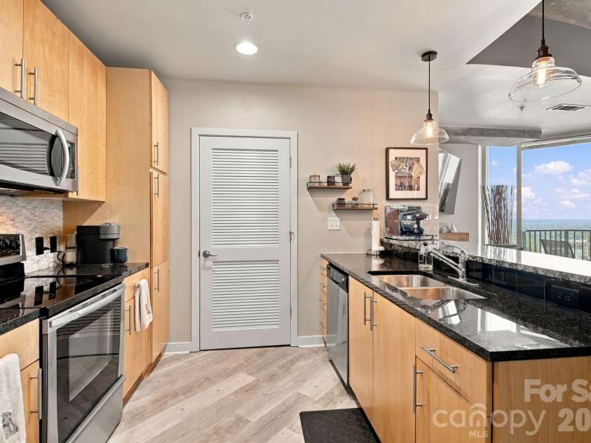 210 Church Street, Charlotte, NC 28202.  MLS# CAR4424880, YatesRealty ID 37967. 