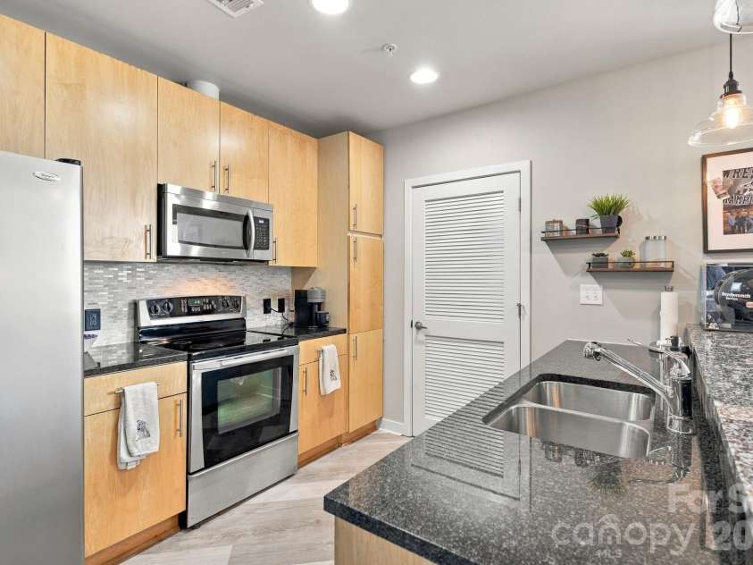 210 Church Street, Charlotte, NC 28202.  MLS# CAR4424880, YatesRealty ID 37967. 