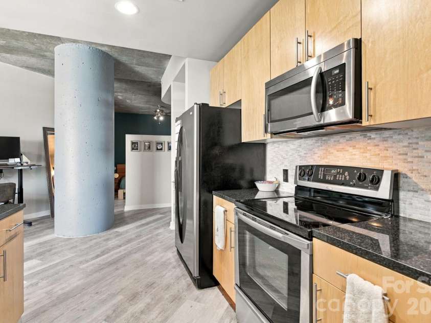 210 Church Street, Charlotte, NC 28202.  MLS# CAR4424880, YatesRealty ID 37967. 
