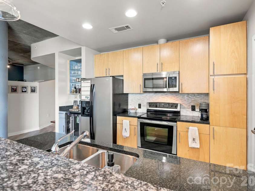 210 Church Street, Charlotte, NC 28202.  MLS# CAR4424880, YatesRealty ID 37967. 