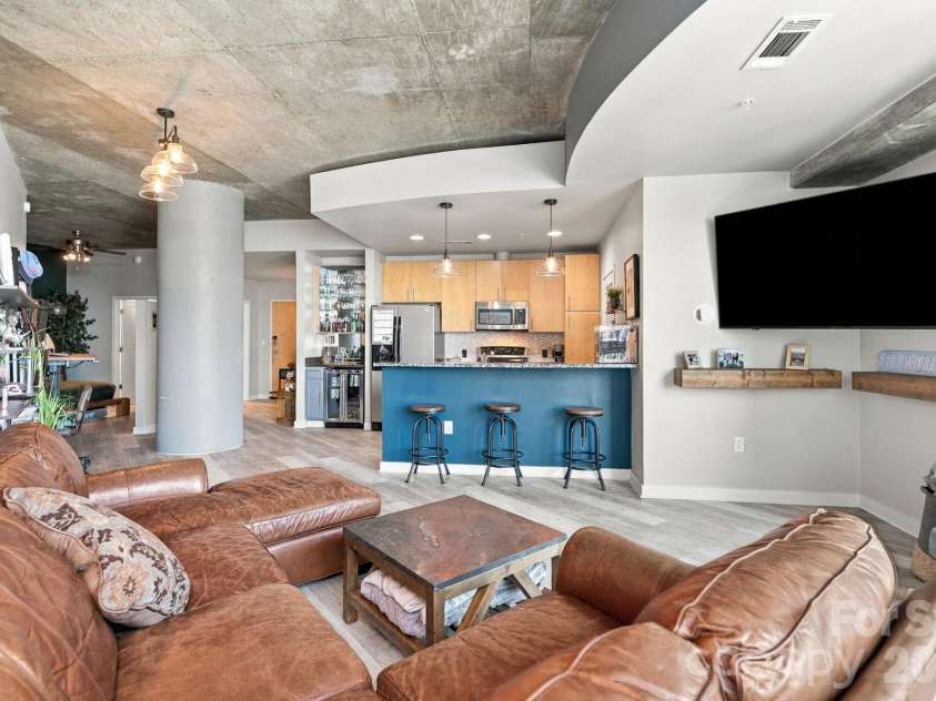 210 Church Street, Charlotte, NC 28202.  MLS# CAR4424880, YatesRealty ID 37967. 
