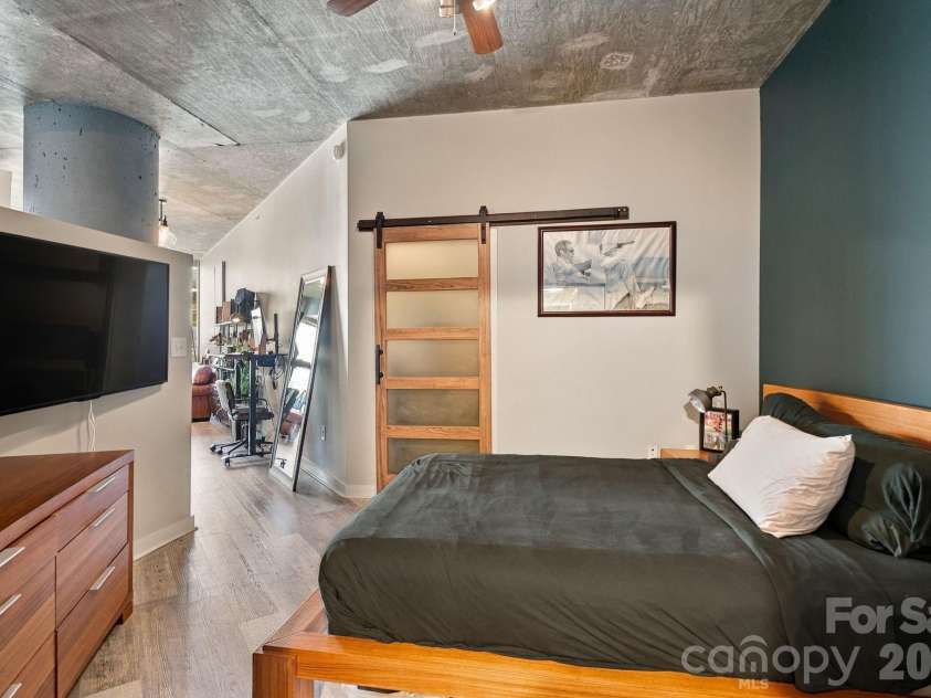 210 Church Street, Charlotte, NC 28202.  MLS# CAR4424880, YatesRealty ID 37967. 
