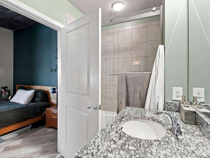 210 Church Street, Charlotte, NC 28202.  MLS# CAR4424880, YatesRealty ID 37967. 
