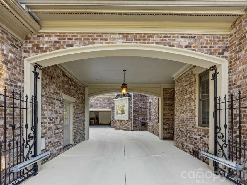 9805 Strike The Gold Lane, Waxhaw, NC 28173.  MLS# CAR4361047, YatesRealty ID 37969. 