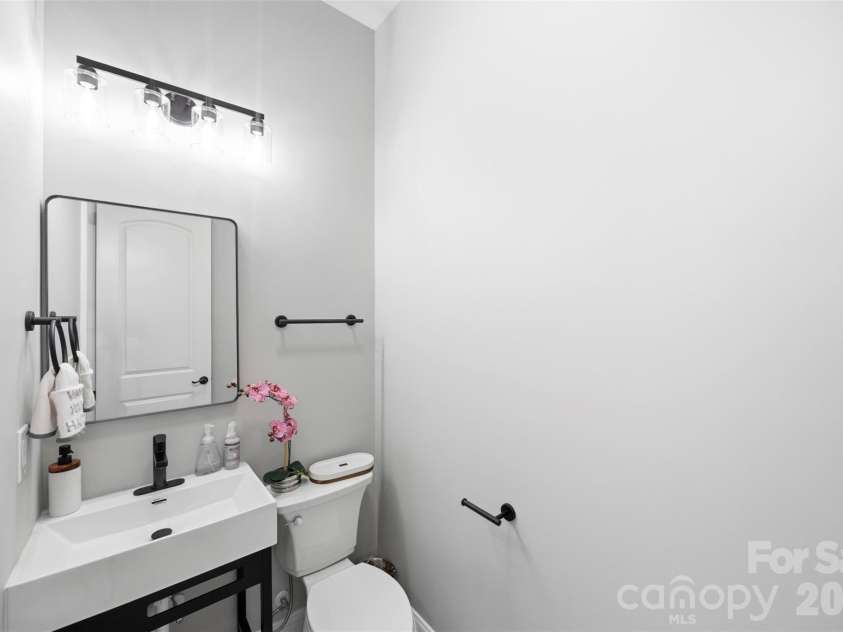 9805 Strike The Gold Lane, Waxhaw, NC 28173.  MLS# CAR4407755, YatesRealty ID 37969. Half Bathroom