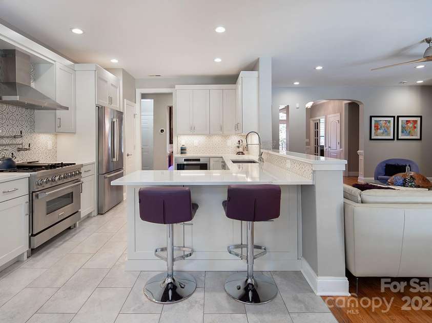 4706 Gold Finch Drive, Denver, NC 28037.  MLS# CAR4237582, YatesRealty ID 3797. Fabulous upgraded Kitchen - new cabinets, quartz counters, Bosch appliances. 36