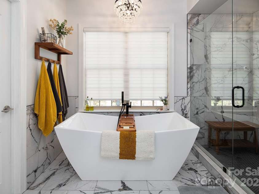 4706 Gold Finch Drive, Denver, NC 28037.  MLS# CAR4237582, YatesRealty ID 3797. Gorgeous Primary Bath Soaking Tub