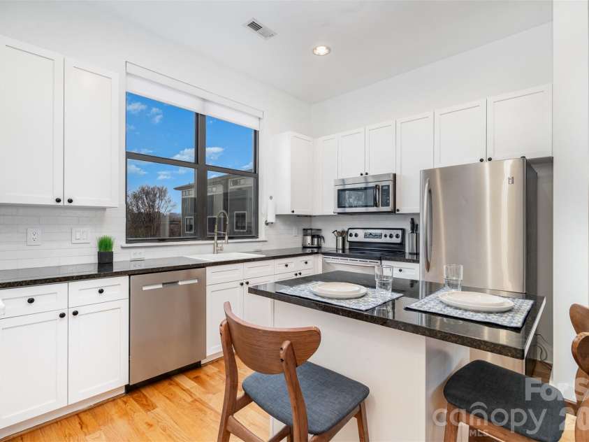 514 Mcdowell Street, Charlotte, NC 28204.  MLS# CAR4327095, YatesRealty ID 3797. 