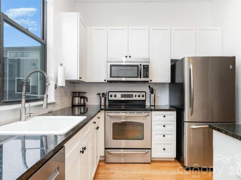 514 Mcdowell Street, Charlotte, NC 28204.  MLS# CAR4327095, YatesRealty ID 3797. 