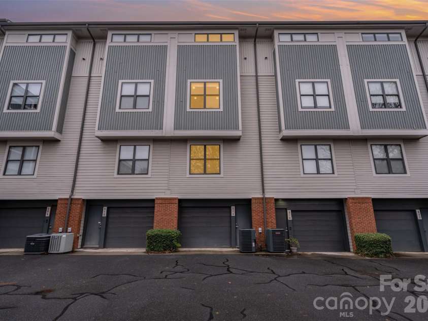 514 Mcdowell Street, Charlotte, NC 28204.  MLS# CAR4327095, YatesRealty ID 3797. 