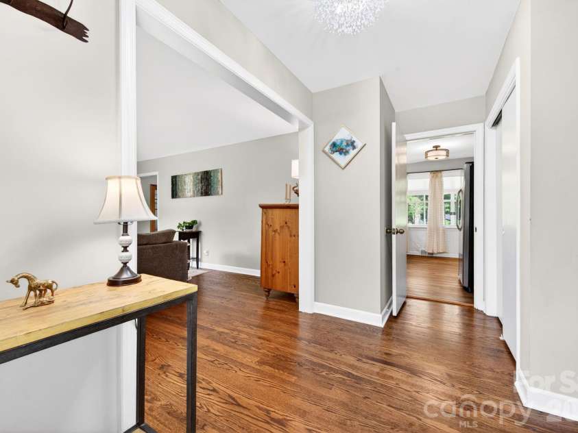 1 Oakwilde Drive, Asheville, NC 28803.  MLS# CAR4383172, YatesRealty ID 37970. 