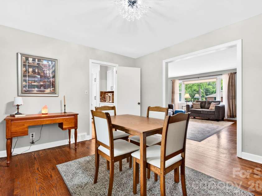 1 Oakwilde Drive, Asheville, NC 28803.  MLS# CAR4383172, YatesRealty ID 37970. 