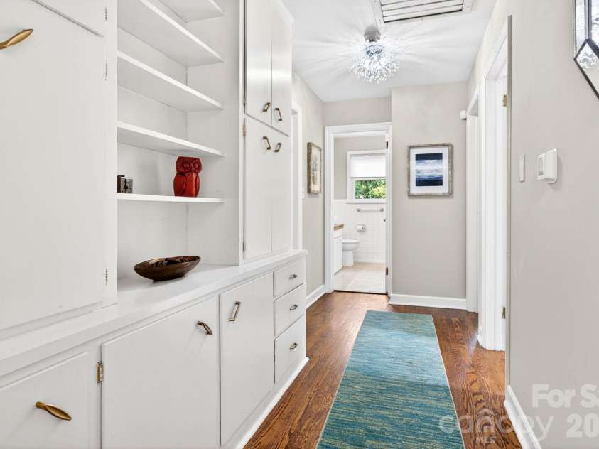 1 Oakwilde Drive, Asheville, NC 28803.  MLS# CAR4383172, YatesRealty ID 37970. 
