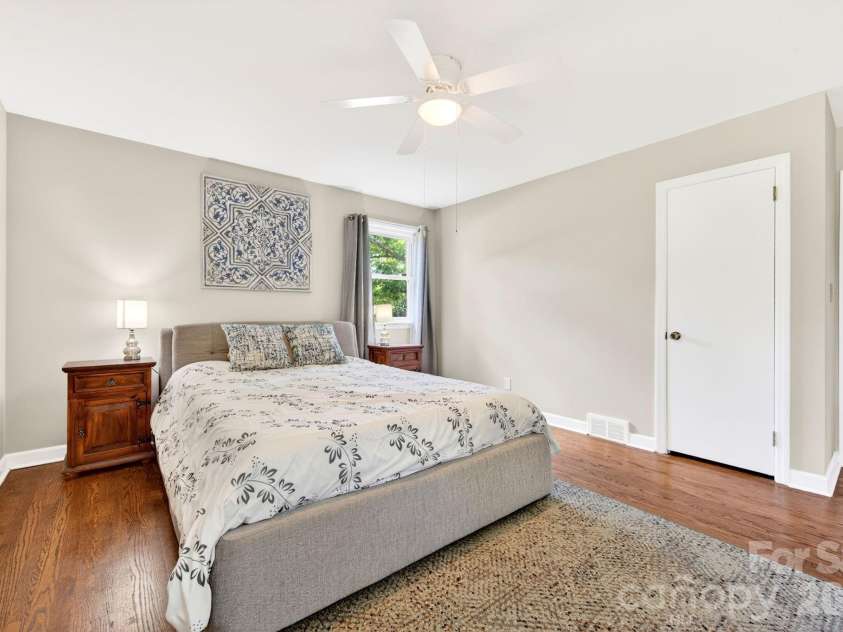 1 Oakwilde Drive, Asheville, NC 28803.  MLS# CAR4383172, YatesRealty ID 37970. 