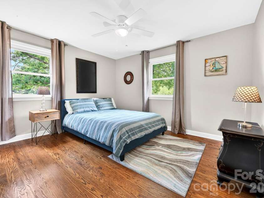 1 Oakwilde Drive, Asheville, NC 28803.  MLS# CAR4383172, YatesRealty ID 37970. 