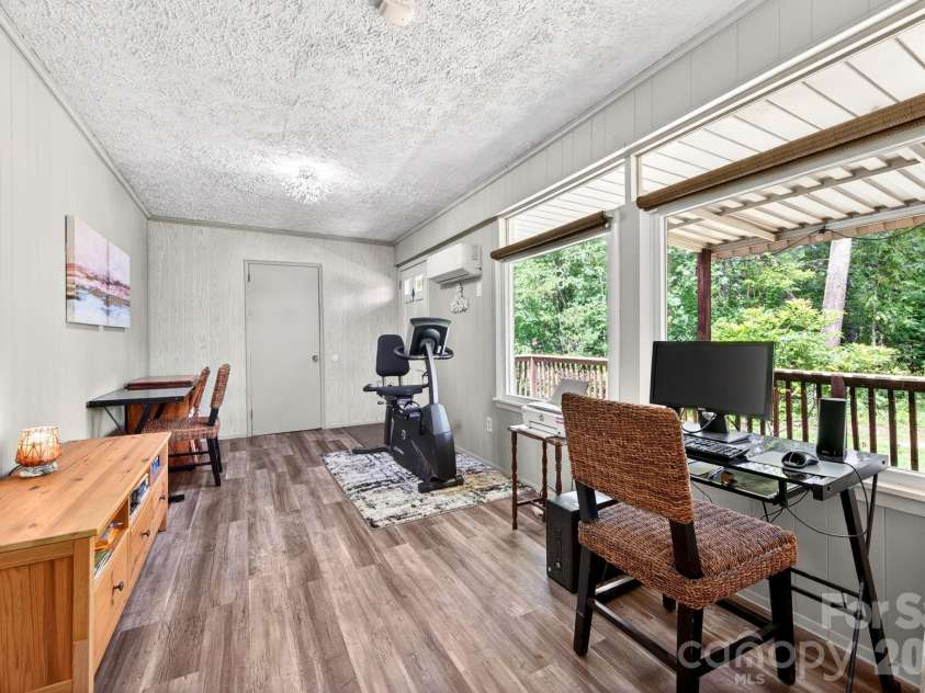 1 Oakwilde Drive, Asheville, NC 28803.  MLS# CAR4383172, YatesRealty ID 37970. 