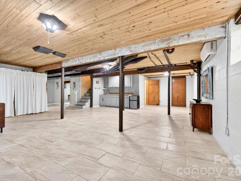 1 Oakwilde Drive, Asheville, NC 28803.  MLS# CAR4383172, YatesRealty ID 37970. 