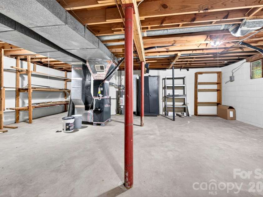 1 Oakwilde Drive, Asheville, NC 28803.  MLS# CAR4383172, YatesRealty ID 37970. 
