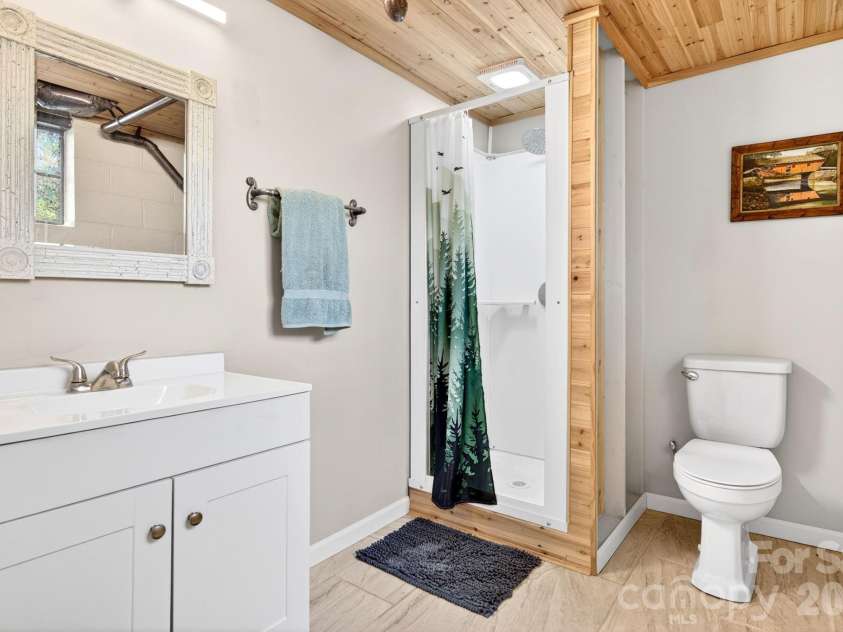 1 Oakwilde Drive, Asheville, NC 28803.  MLS# CAR4383172, YatesRealty ID 37970. 