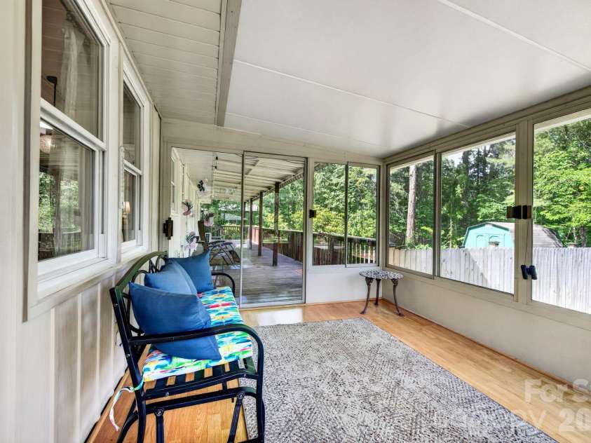 1 Oakwilde Drive, Asheville, NC 28803.  MLS# CAR4383172, YatesRealty ID 37970. 