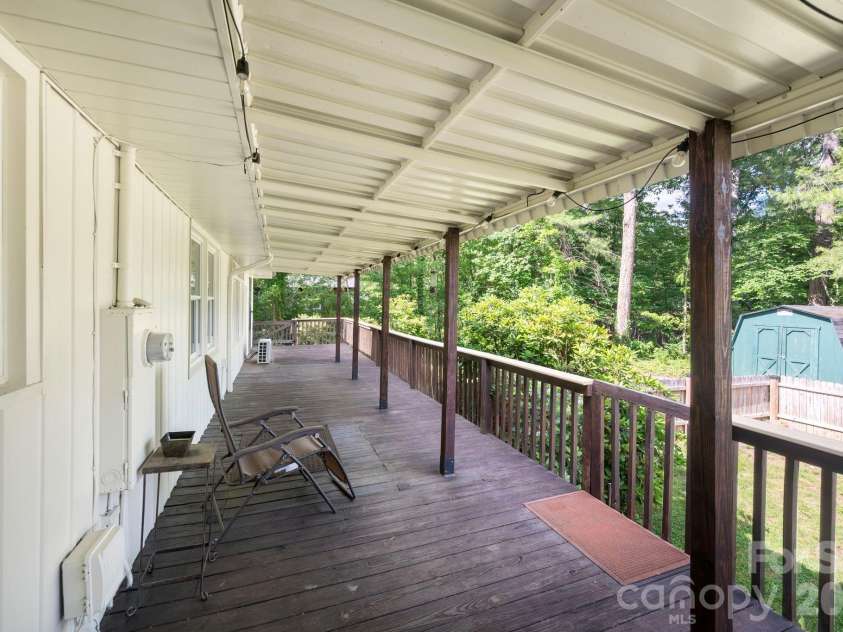 1 Oakwilde Drive, Asheville, NC 28803.  MLS# CAR4383172, YatesRealty ID 37970. 