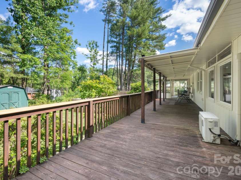 1 Oakwilde Drive, Asheville, NC 28803.  MLS# CAR4383172, YatesRealty ID 37970. 