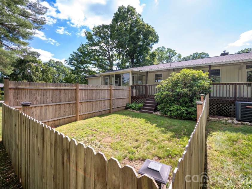 1 Oakwilde Drive, Asheville, NC 28803.  MLS# CAR4383172, YatesRealty ID 37970. 