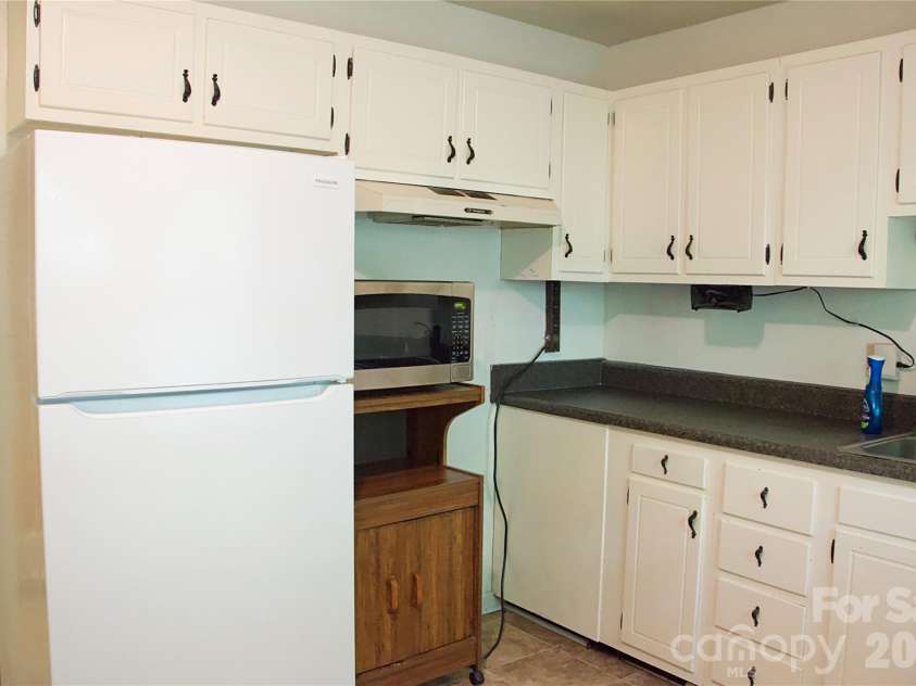 4631 Highlake Drive, Charlotte, NC 28215.  MLS# CAR4381154, YatesRealty ID 37971. 