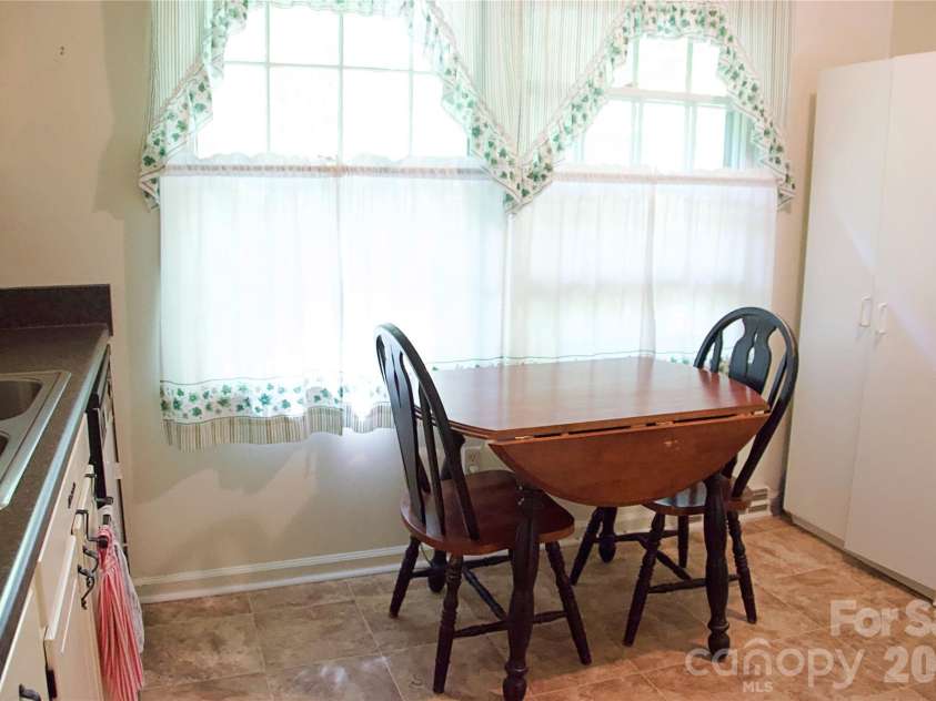 4631 Highlake Drive, Charlotte, NC 28215.  MLS# CAR4381154, YatesRealty ID 37971. 