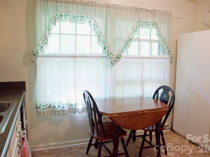 4631 Highlake Drive, Charlotte, NC 28215.  MLS# CAR4381154, YatesRealty ID 37971. 
