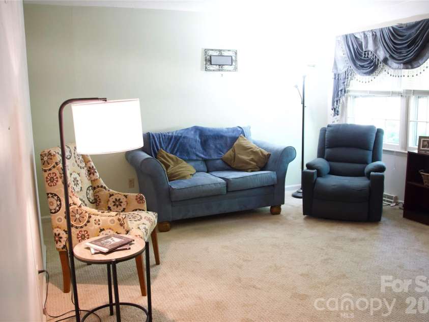 4631 Highlake Drive, Charlotte, NC 28215.  MLS# CAR4381154, YatesRealty ID 37971. 