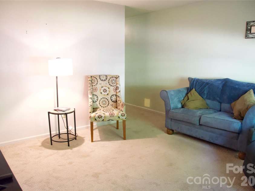 4631 Highlake Drive, Charlotte, NC 28215.  MLS# CAR4381154, YatesRealty ID 37971. 