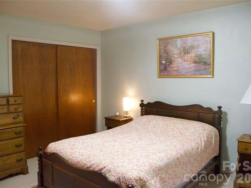 4631 Highlake Drive, Charlotte, NC 28215.  MLS# CAR4381154, YatesRealty ID 37971. 
