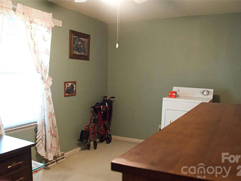 4631 Highlake Drive, Charlotte, NC 28215.  MLS# CAR4381154, YatesRealty ID 37971. 