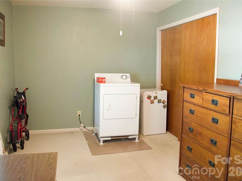 4631 Highlake Drive, Charlotte, NC 28215.  MLS# CAR4381154, YatesRealty ID 37971. 