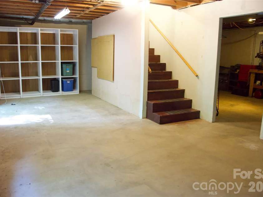 4631 Highlake Drive, Charlotte, NC 28215.  MLS# CAR4381154, YatesRealty ID 37971. 