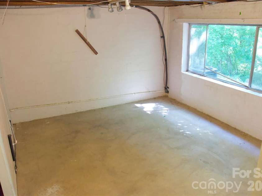 4631 Highlake Drive, Charlotte, NC 28215.  MLS# CAR4381154, YatesRealty ID 37971. 