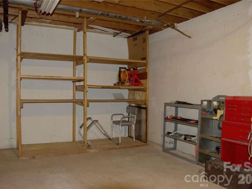 4631 Highlake Drive, Charlotte, NC 28215.  MLS# CAR4381154, YatesRealty ID 37971. 