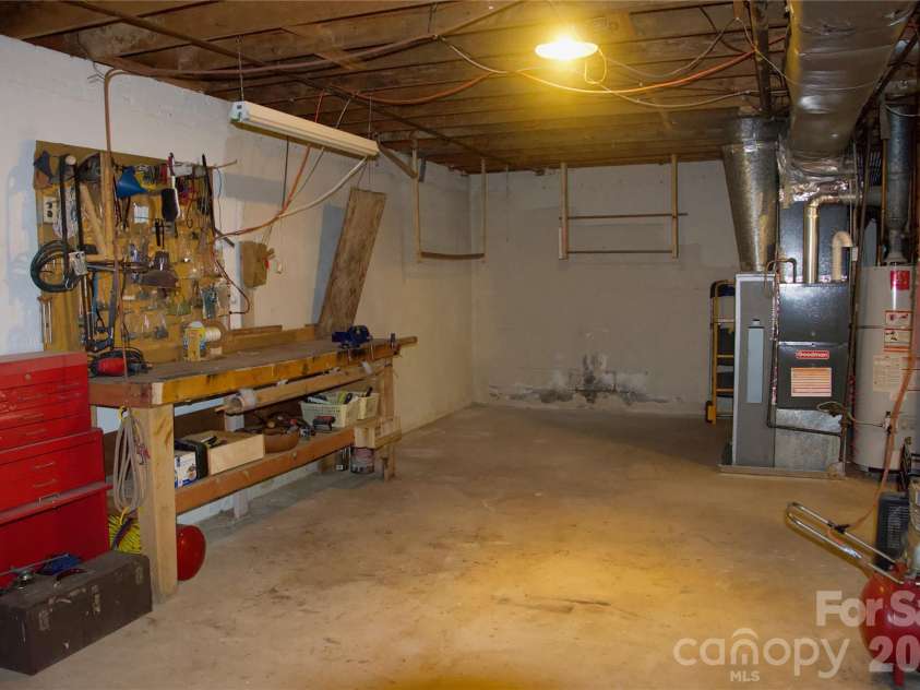 4631 Highlake Drive, Charlotte, NC 28215.  MLS# CAR4381154, YatesRealty ID 37971. 