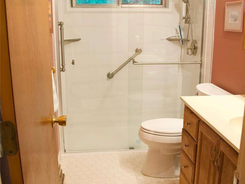 4631 Highlake Drive, Charlotte, NC 28215.  MLS# CAR4381154, YatesRealty ID 37971. Bath room has convenient step in shower